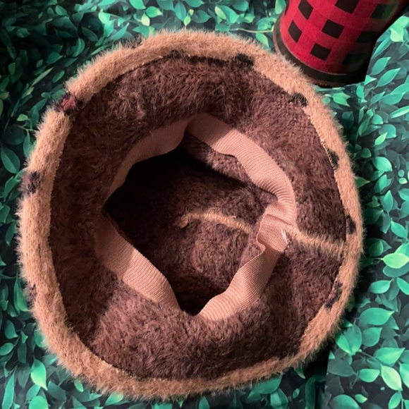 NWOT- FAUX CASHMERE LEOPARD PATTERN HAT ( BRN/BLK/ORANGE/TAN BACKGROUND - Picture 6 of 7